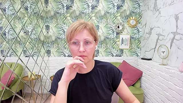 Snapshot of Paris_Cherry chatting on November 4, 8:12 pm Paris Cherry online show from November 4, 8:12 pm