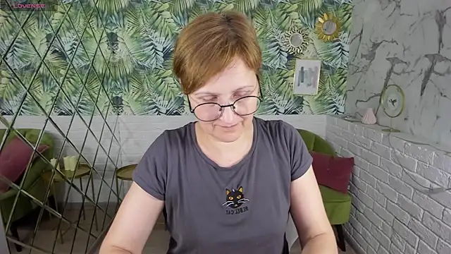 Snapshot of Paris_Cherry chatting on March 8, 11:07 pm Paris Cherry online show from March 8, 11:07 pm