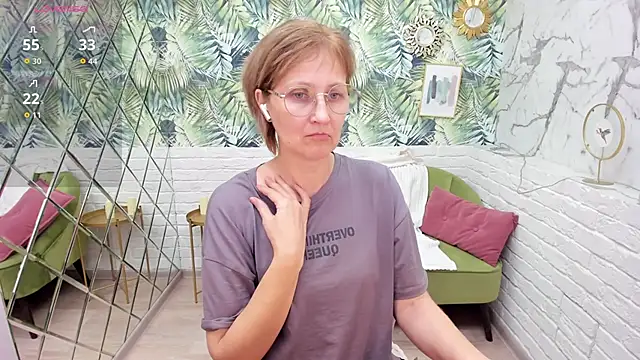 Snapshot of Paris_Cherry chatting on December 4, 7:35 pm Paris Cherry online show from December 4, 7:35 pm