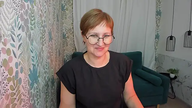Snapshot of Paris_Cherry chatting on February 20, 4:14 pm Paris Cherry online show from February 20, 4:14 pm
