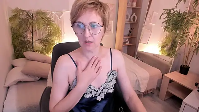 Paris Cherry online show from August 4, 6:23 pm