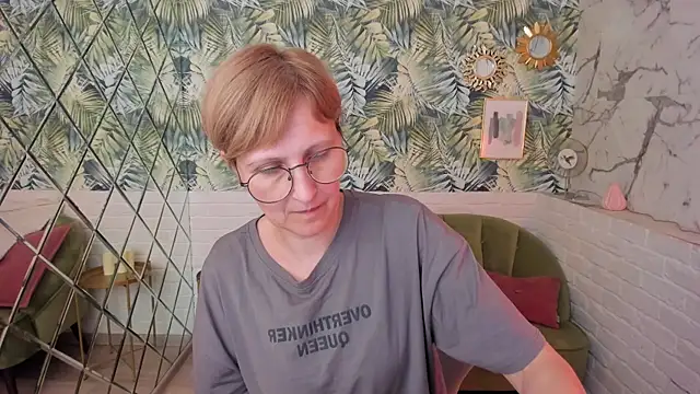 Snapshot of Paris_Cherry chatting on May 30, 6:02 pm Paris Cherry online show from May 30, 6:02 pm