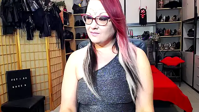 LindaDaemonX online show from April 2, 6:31 am