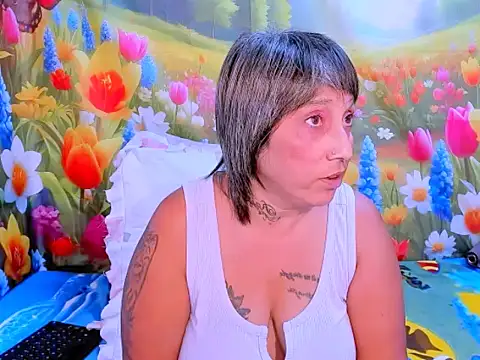 Snapshot of indianroxy chatting on January 13, 6:39 am indianroxy online show from January 13, 6:39 am