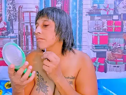 Snapshot of indianroxy chatting on December 20, 6:27 am indianroxy online show from December 20, 6:27 am