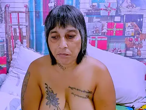 Snapshot of indianroxy chatting on December 22, 5:07 am indianroxy online show from December 22, 5:07 am