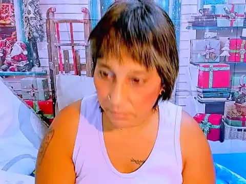 Snapshot of indianroxy chatting on December 18, 6:51 am indianroxy online show from December 18, 6:51 am