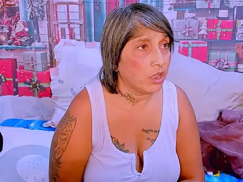 Snapshot of indianroxy chatting on December 5, 12:21 am indianroxy online show from December 5, 12:21 am