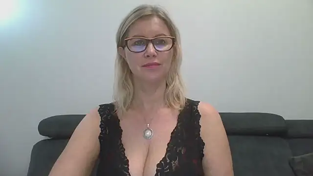 Snapshot of DoreenSexy chatting on September 22, 8:15 pm DoreenSexy online show from September 22, 8:15 pm