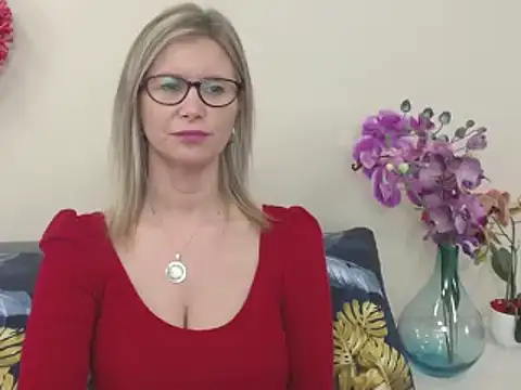Snapshot of DoreenSexy chatting on February 3, 1:30 pm DoreenSexy online show from February 3, 1:30 pm