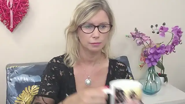 Snapshot of DoreenSexy chatting on September 11, 7:52 am DoreenSexy online show from September 11, 7:52 am