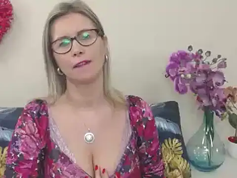 Snapshot of DoreenSexy chatting on February 7, 11:56 am DoreenSexy online show from February 7, 11:56 am