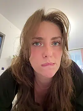 Snapshot of MariiD chatting on March 1, 12:23 pm MariiD online show from March 1, 12:23 pm