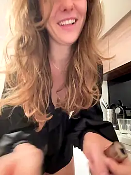 Snapshot of MariiD chatting on October 12, 6:15 am MariiD online show from October 12, 6:15 am