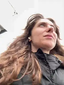 Snapshot of MariiD chatting on February 27, 10:01 am MariiD online show from February 27, 10:01 am