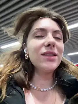 Snapshot of MariiD chatting on December 28, 7:11 am MariiD online show from December 28, 7:11 am