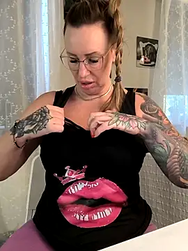 Snapshot of missjenn_x chatting on November 3, 9:24 am missjenn x online show from November 3, 9:24 am