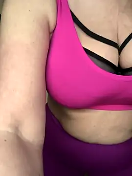 Snapshot of missjenn_x chatting on November 24, 6:46 am missjenn x online show from November 24, 6:46 am