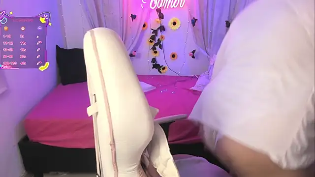 sweetbambi23 online show from April 28, 11:42 pm