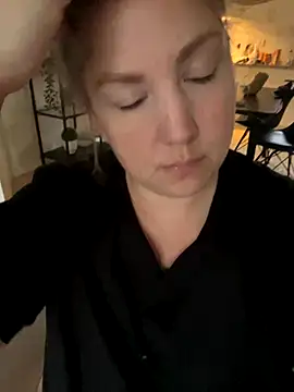 Snapshot of Anna_Alexa chatting on November 6, 7:12 am Anna Alexa online show from November 6, 7:12 am