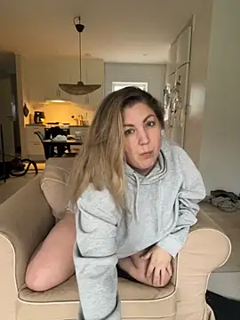 Snapshot of Anna_Alexa chatting on November 10, 7:24 am Anna Alexa online show from November 10, 7:24 am