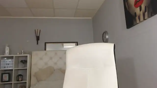 Snapshot of ClaraJoyFG chatting on February 23, 11:25 pm ClaraJoyFG online show from February 23, 11:25 pm