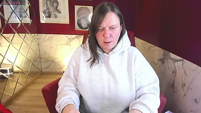 Snapshot of KellyPerfection chatting on March 3, 6:48 pm KellyPerfection online show from March 3, 6:48 pm