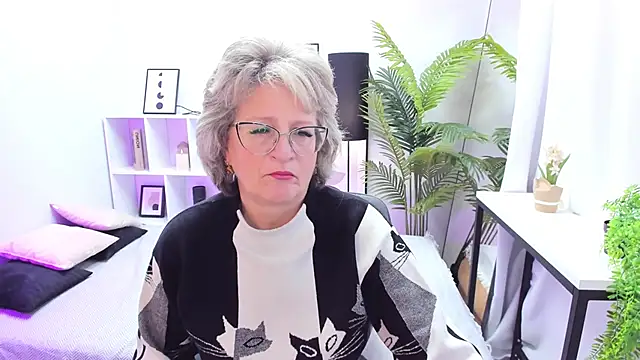 EvelynJoyful online show from October 24, 5:17 am