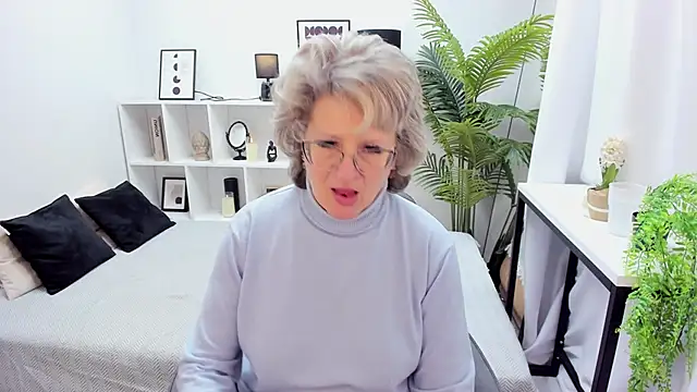 EvelynJoyful online show from November 26, 5:18 am