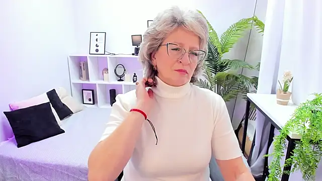 EvelynJoyful online show from October 27, 5:08 am