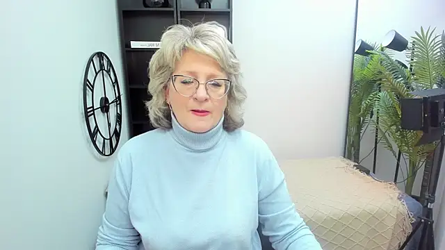 EvelynJoyful online show from May 4, 5:22 am