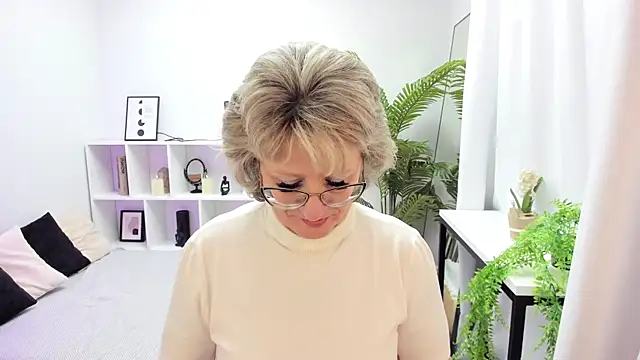 EvelynJoyful online show from October 31, 5:37 am