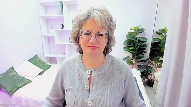 EvelynJoyful online show from December 4, 5:06 am