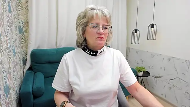 EvelynJoyful online show from March 17, 5:10 am