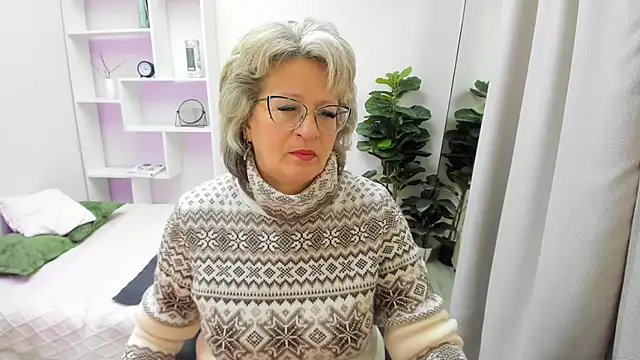 EvelynJoyful online show from January 6, 5:00 am