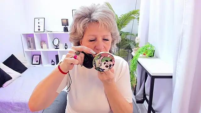 EvelynJoyful online show from November 4, 5:11 am