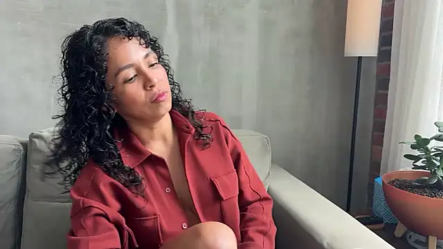 Snapshot of illaroom chatting on December 3, 7:57 pm illaroom online show from December 3, 7:57 pm