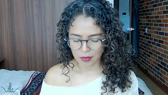 Snapshot of illaroom chatting on December 2, 6:49 pm illaroom online show from December 2, 6:49 pm