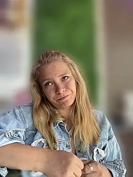 AnastasiaAniess online show from April 9, 8:42 am