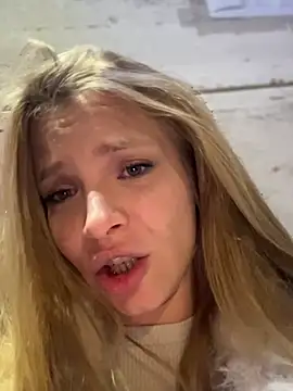 Snapshot of AnastasiaAniess chatting on February 28, 10:42 pm AnastasiaAniess online show from February 28, 10:42 pm