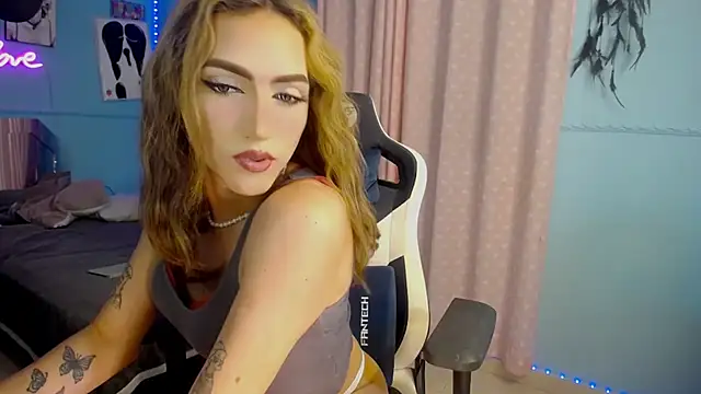 charlottesexxx online show from November 10, 9:09 pm