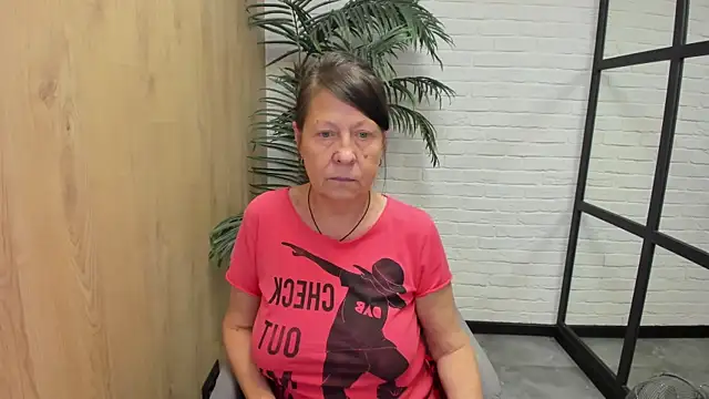 Snapshot of LindaPassionate chatting on September 19, 1:15 pm LindaPassionate online show from September 19, 1:15 pm