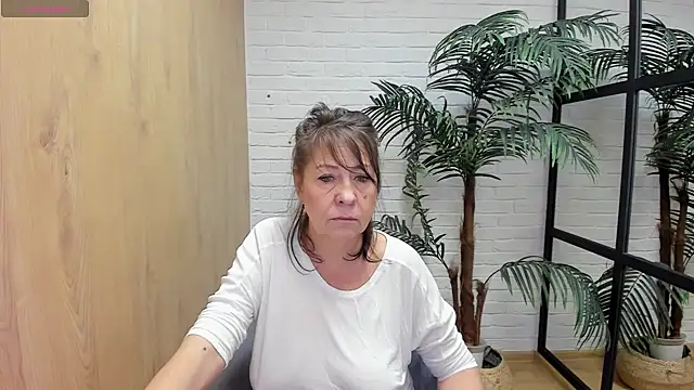 Snapshot of LindaPassionate chatting on March 18, 5:23 am LindaPassionate online show from March 18, 5:23 am