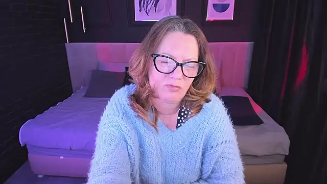 Snapshot of LeaPure chatting on February 1, 7:50 am LeaPure online show from February 1, 7:50 am