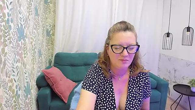 LeaPure online show from November 29, 5:24 pm