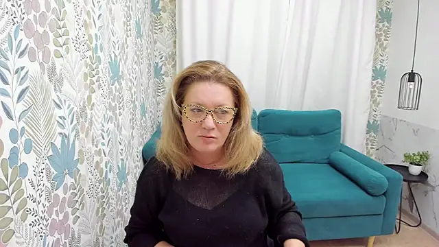 LeaPure online show from March 8, 5:17 am
