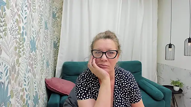 LeaPure online show from March 22, 5:10 am