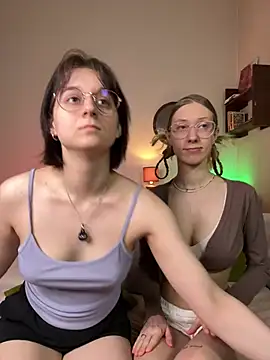Snapshot of Jitoon_Exe chatting on February 23, 6:56 pm Jitoon Exe online show from February 23, 6:56 pm