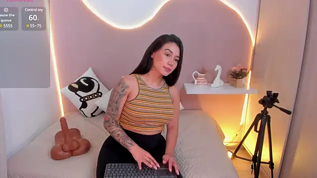 Snapshot of EllieMitchell chatting on March 14, 7:55 pm EllieMitchell online show from March 14, 7:55 pm