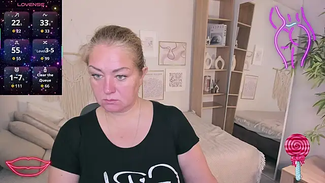 Snapshot of JenniferLight chatting on October 22, 8:08 pm JenniferLight online show from October 22, 8:08 pm